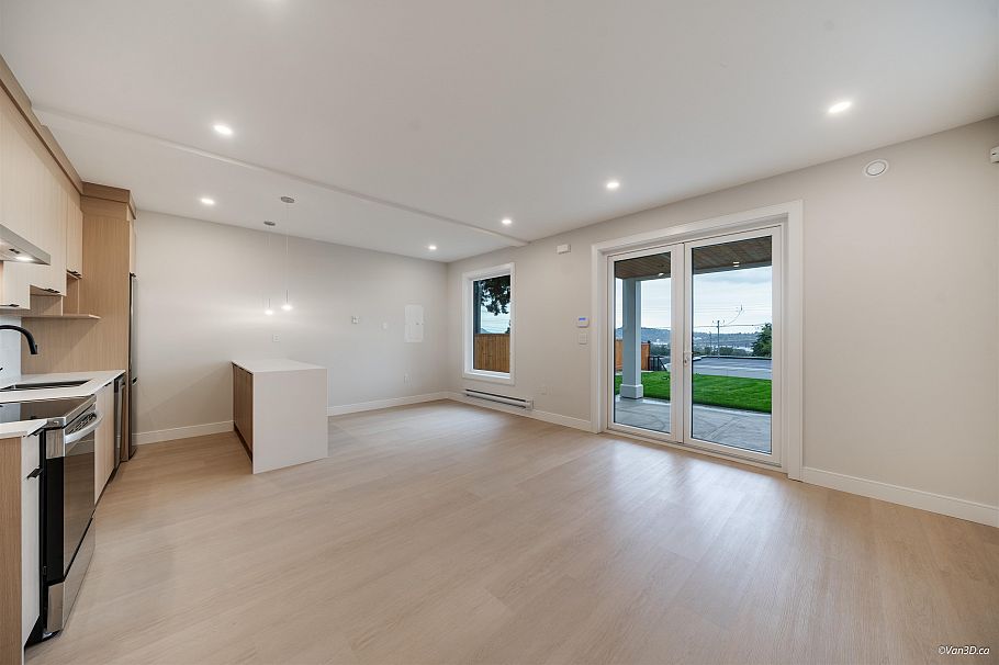 971 Adderley Street North Vancouver, BC - 34