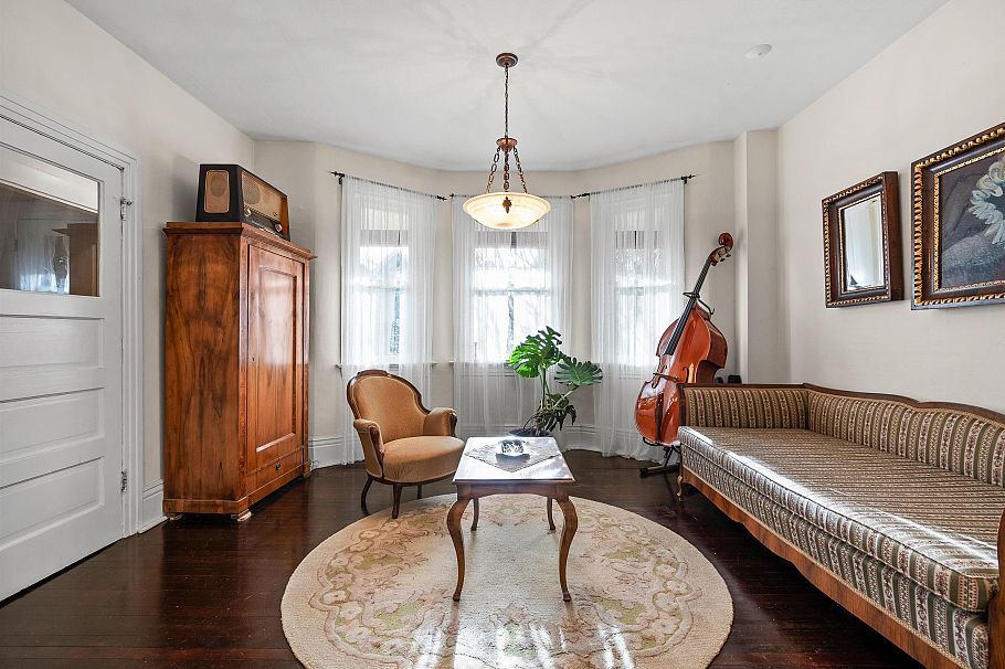 1829 1831 W 2nd Avenue Vancouver, BC - 16