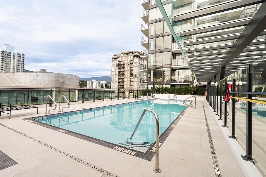 410 135 E 13th Street North Vancouver, BC - 30