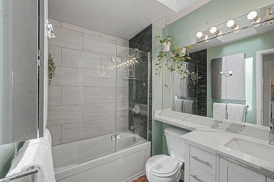 130 Lakewood Drive Vancouver, BC - 22