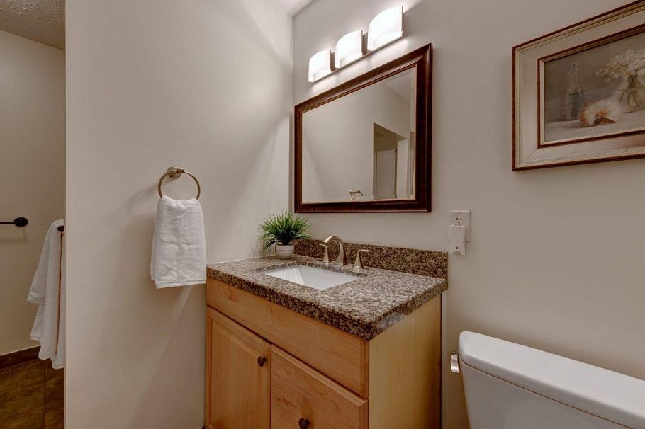 2693 Poplynn Drive North Vancouver, BC - 32