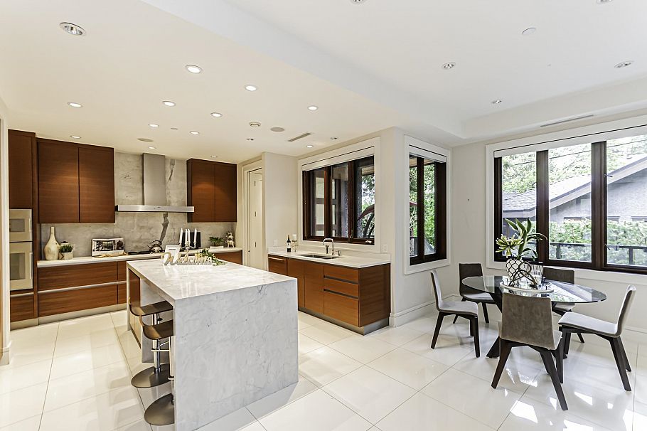 3875 W 36th Avenue Vancouver, BC - 4