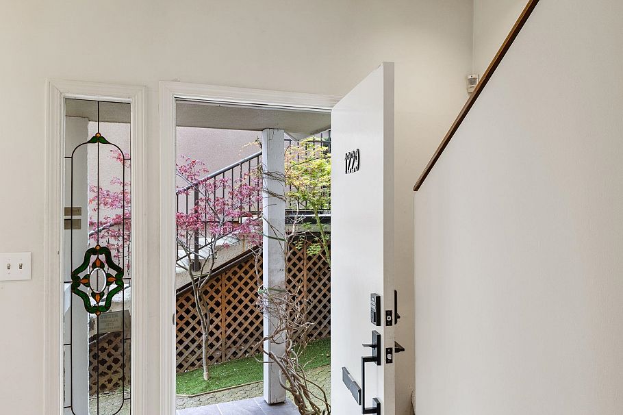 1229 W 8th Avenue Vancouver, BC - 24