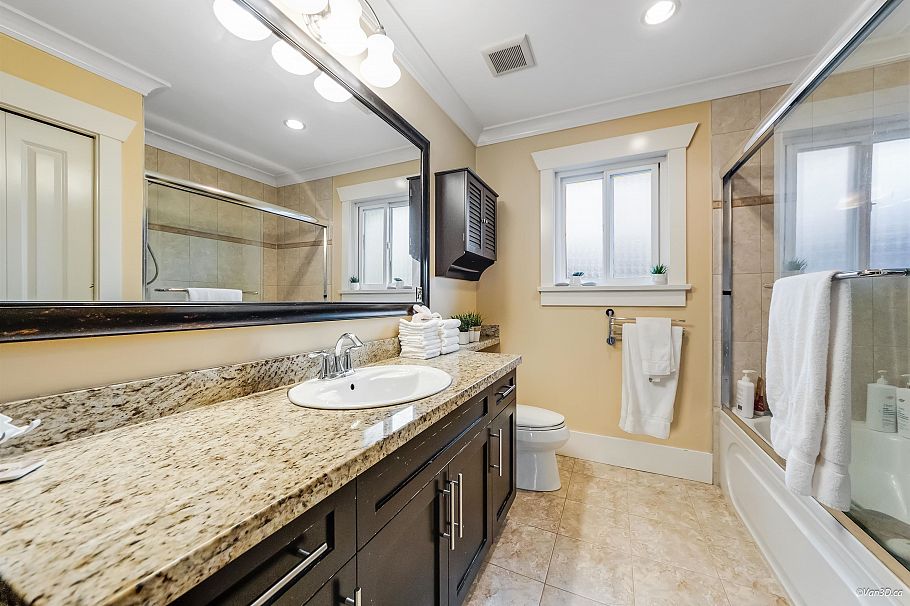 2457 E 3rd Avenue Vancouver, BC - 16