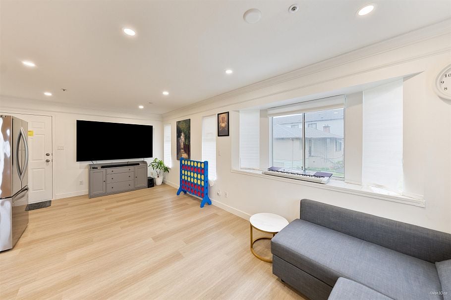 707 E 63rd Avenue Vancouver, BC - 21