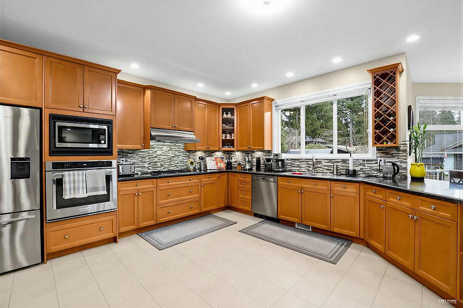 2244 Edgemont Boulevard North Vancouver, BC - 7