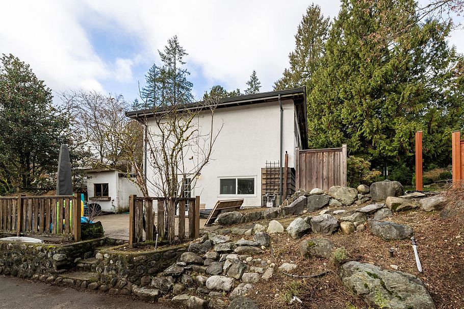 2041 Tompkins Crescent North Vancouver, BC - 33