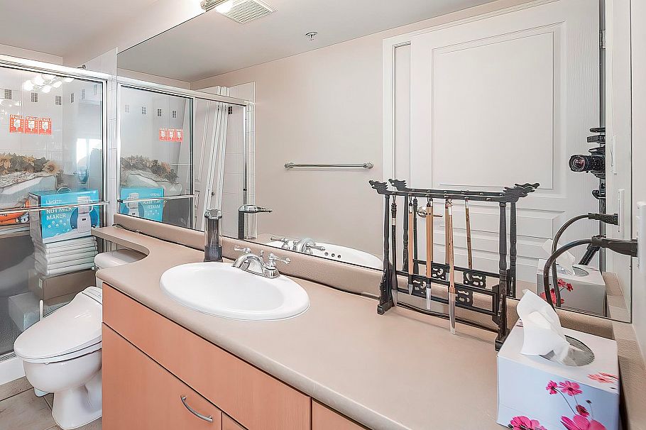 906 108 14th Street Vancouver, BC - 15