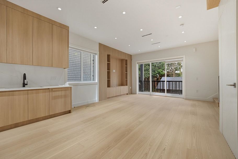 3118 W 42nd Avenue Vancouver, BC - 2