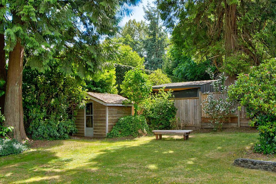 1177 E 15th Street North Vancouver, BC - 27