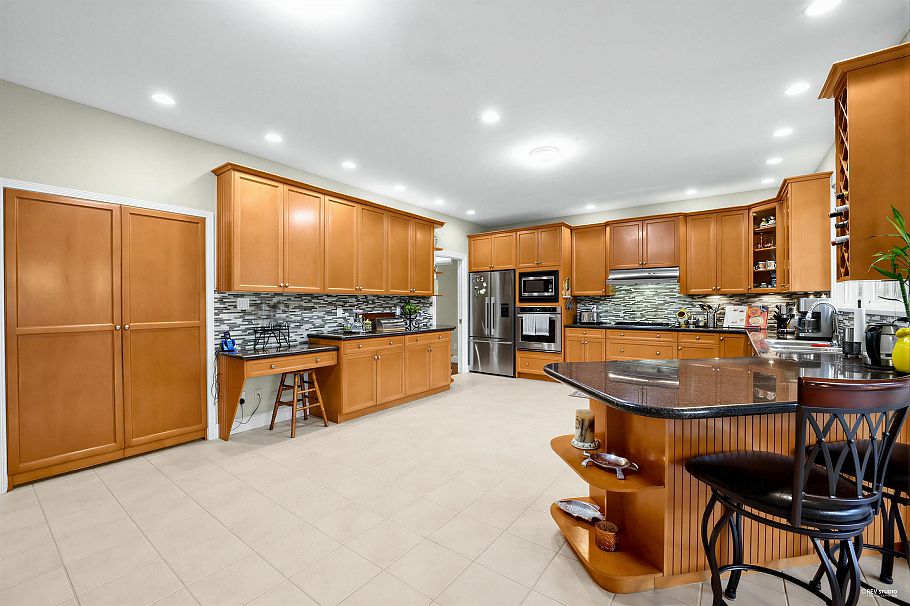 2244 Edgemont Boulevard North Vancouver, BC - 8