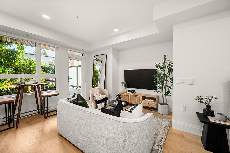 106 2550 Garden Drive Vancouver, BC - 1