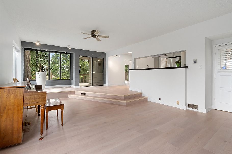 1177 E 15th Street North Vancouver, BC - 38