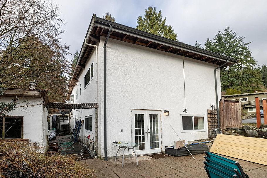 2041 Tompkins Crescent North Vancouver, BC - 32