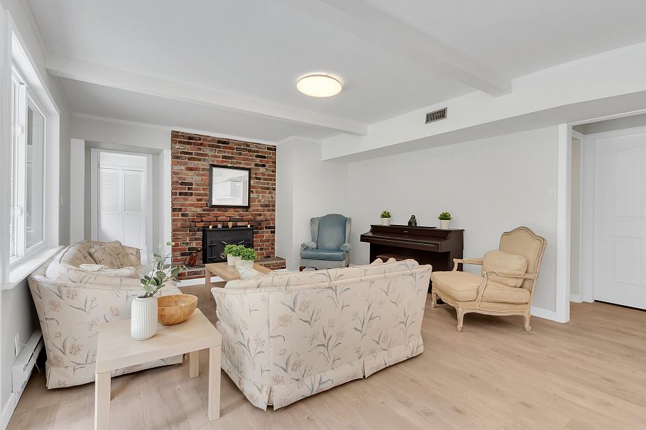 1177 E 15th Street North Vancouver, BC - 8