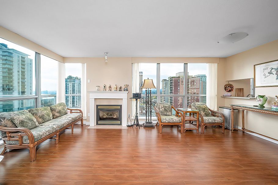 906 108 14th Street Vancouver, BC - 6