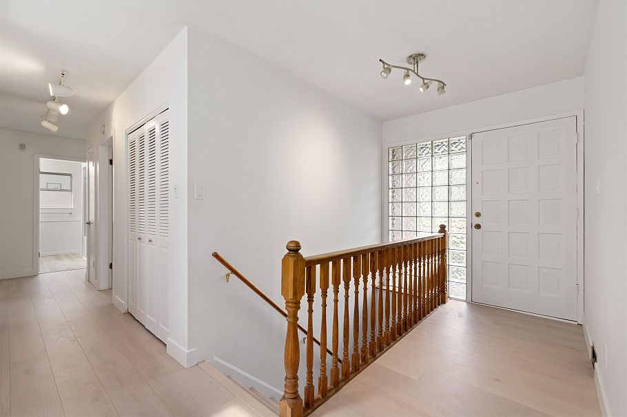 1177 E 15th Street North Vancouver, BC - 29