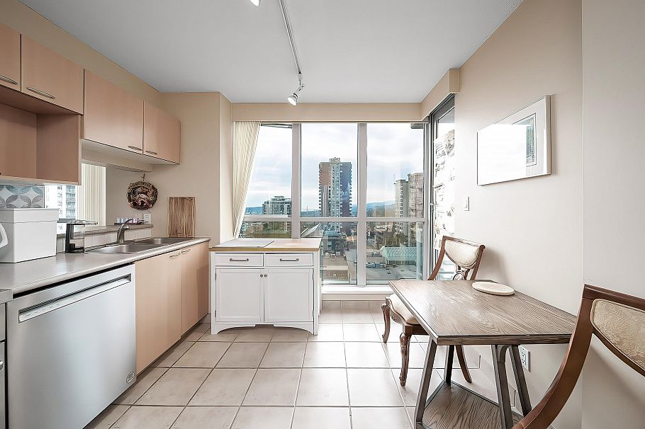 906 108 14th Street Vancouver, BC - 9