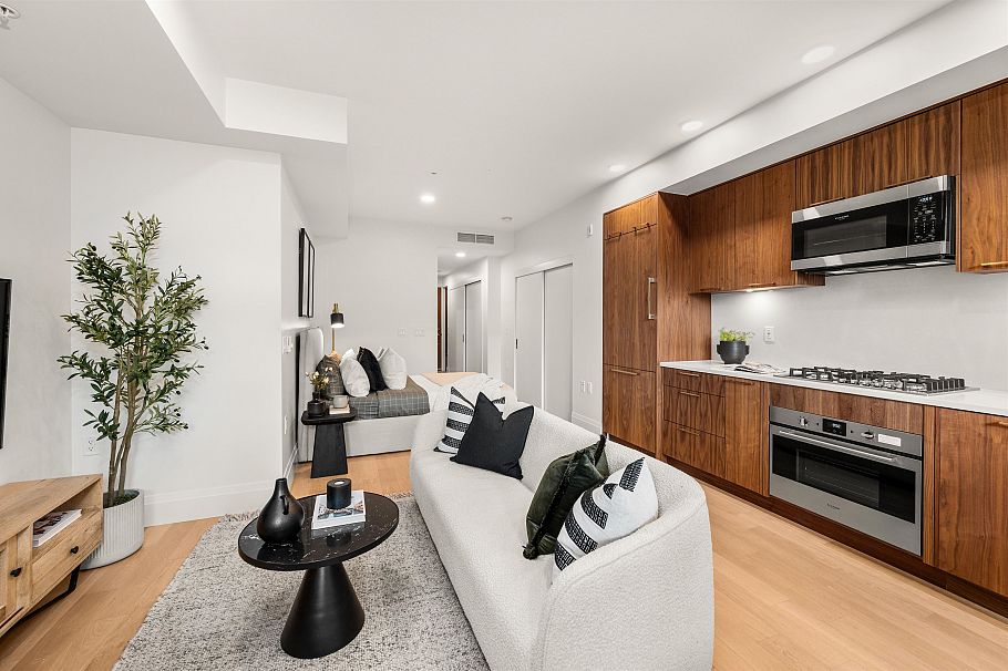 106 2550 Garden Drive Vancouver, BC - 7