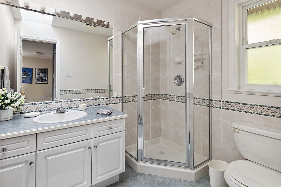 3823 Michener Way North Vancouver, BC - 31