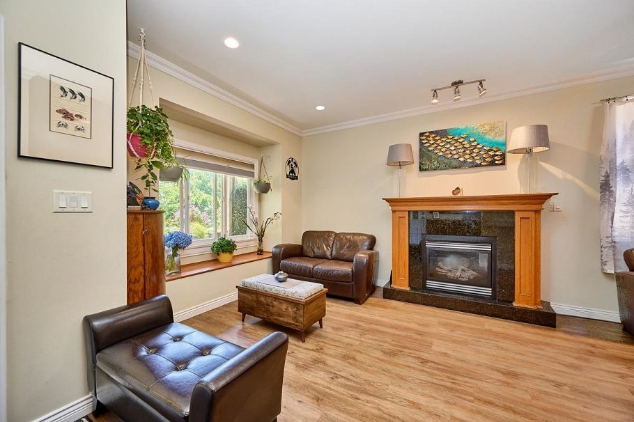 562 W Keith Road North Vancouver, BC - 3