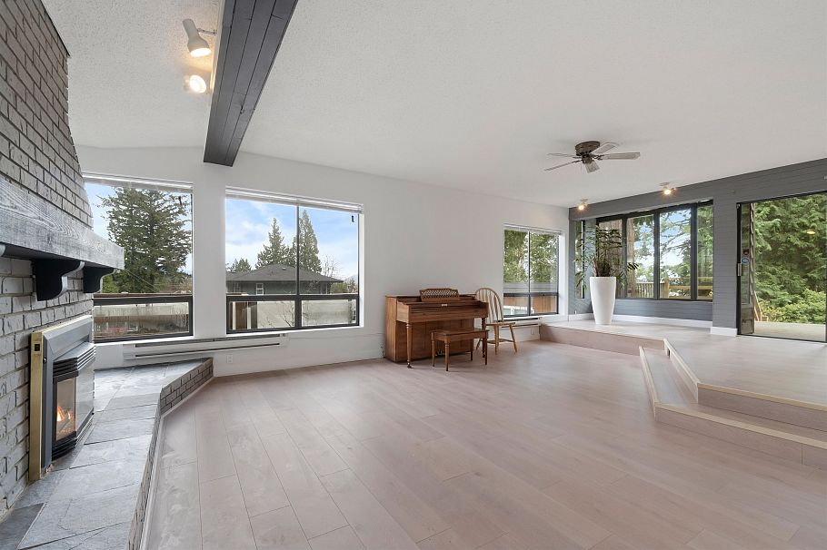 1177 E 15th Street North Vancouver, BC - 26