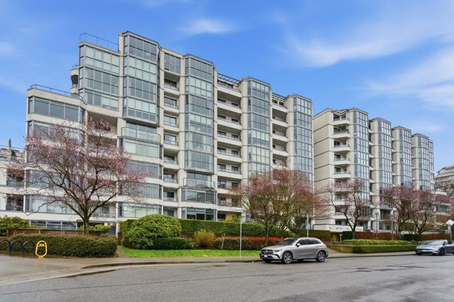 813 456 Moberly Road Vancouver, BC - 1