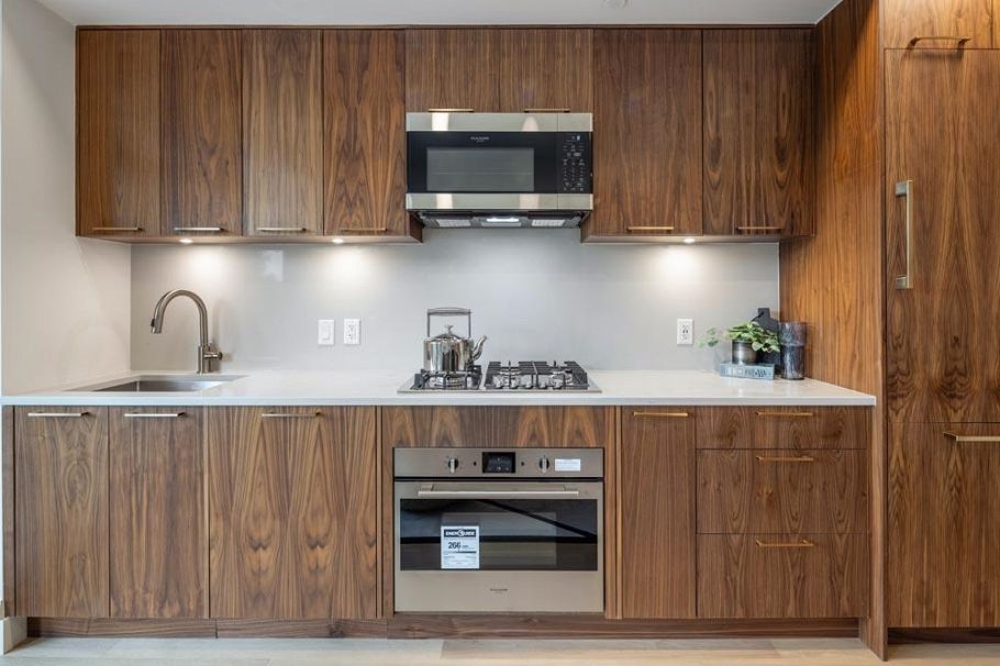 410 2550 Garden Drive Vancouver, BC - 5