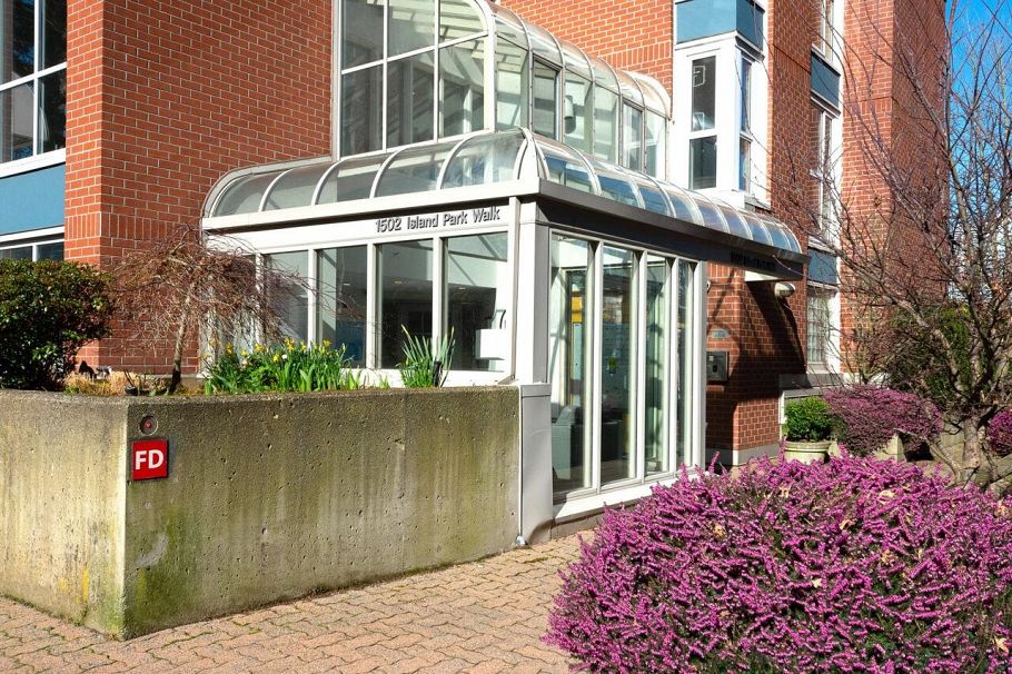 302 1502 Island Park Walk Vancouver, BC - 31