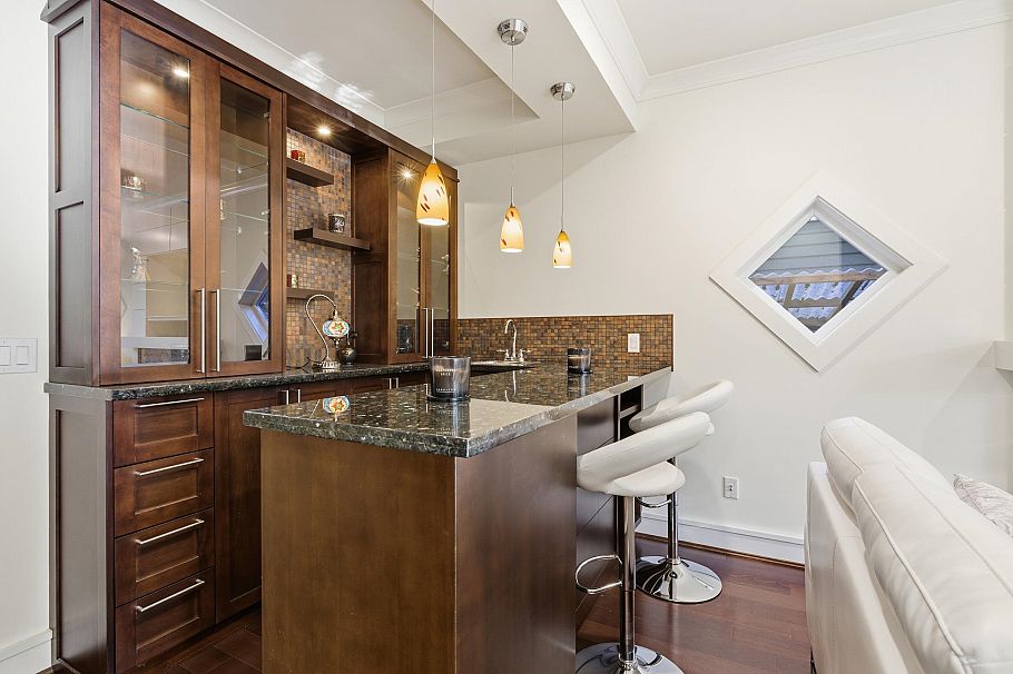 1017 Canyon Boulevard North Vancouver, BC - 10