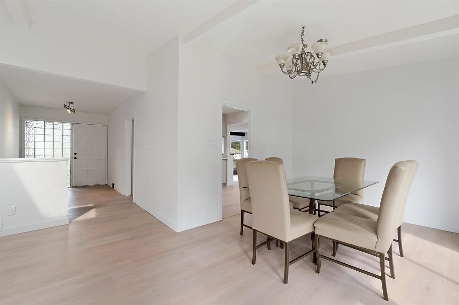 1177 E 15th Street North Vancouver, BC - 18