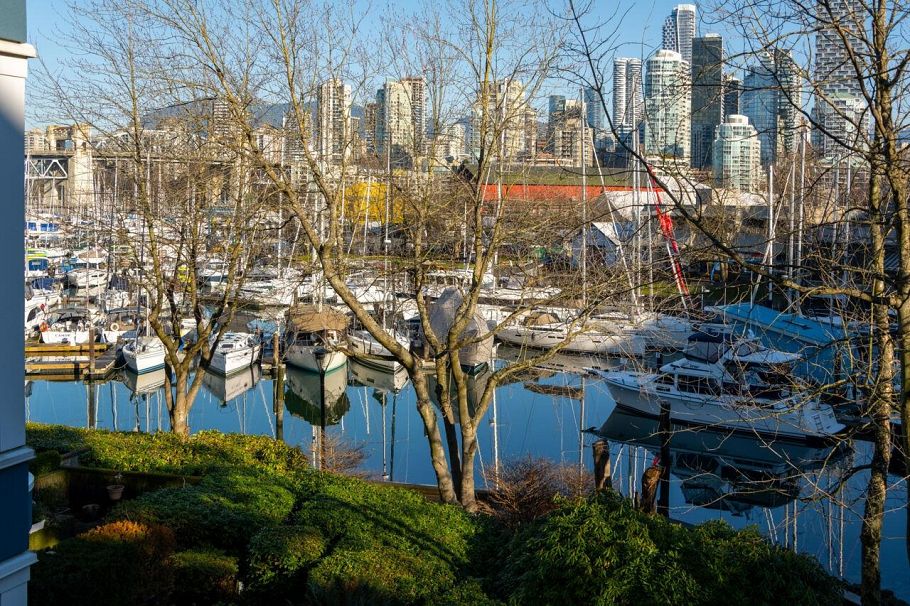 302 1502 Island Park Walk Vancouver, BC - 6