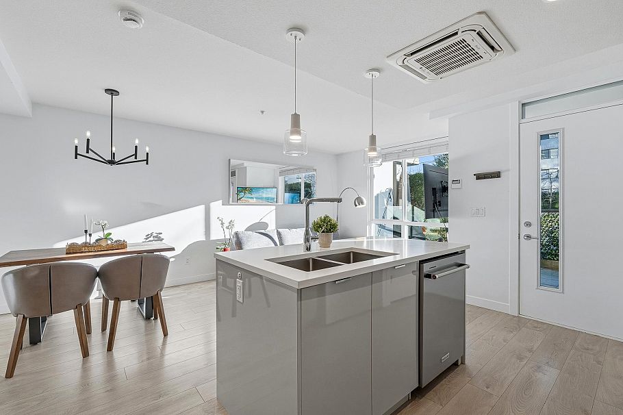 TH3 108 E 8th Street North Vancouver, BC - 3