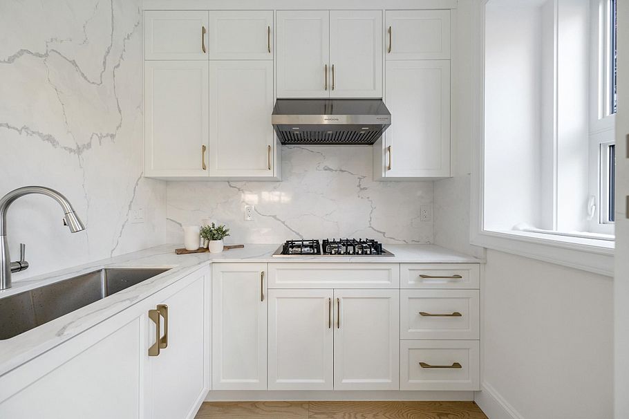 5081 Crown Avenue Vancouver, BC - 5