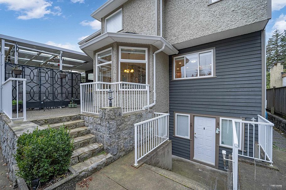 2244 Edgemont Boulevard North Vancouver, BC - 34