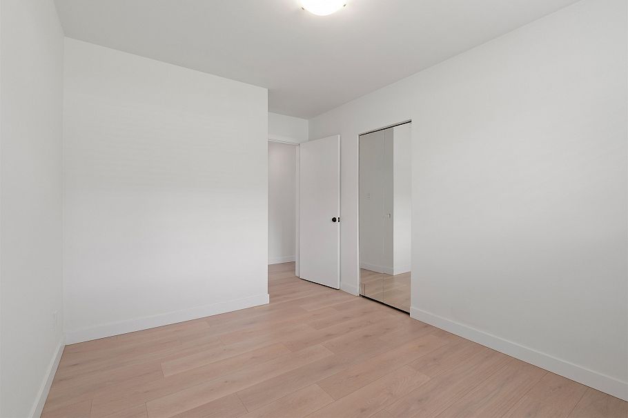 1177 E 15th Street North Vancouver, BC - 10