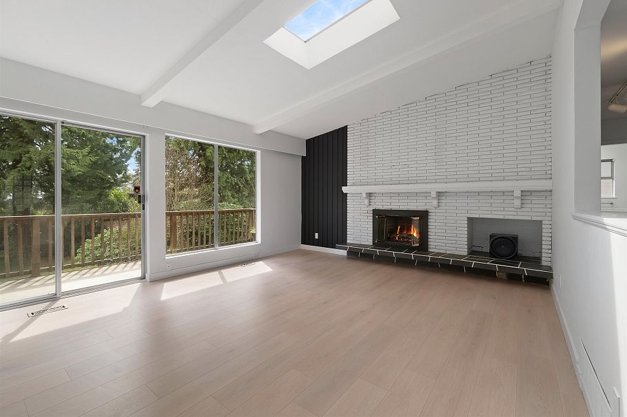 1177 E 15th Street North Vancouver, BC - 3