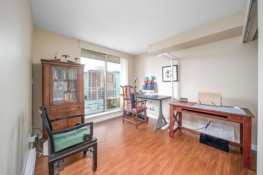 906 108 14th Street Vancouver, BC - 14