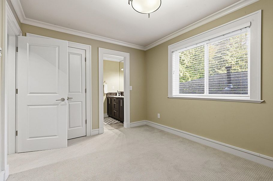 1017 Canyon Boulevard North Vancouver, BC - 20