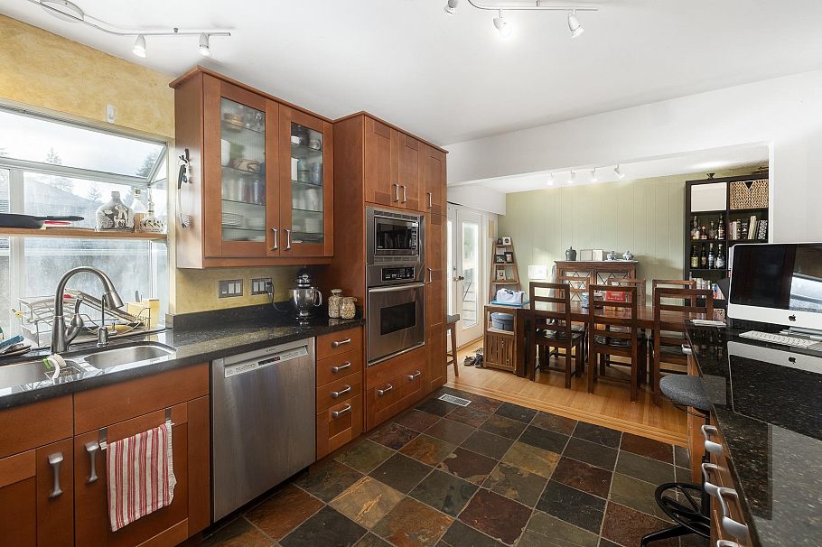 2041 Tompkins Crescent North Vancouver, BC - 4