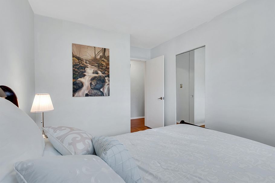 1177 E 15th Street North Vancouver, BC - 40