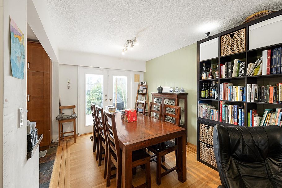 2041 Tompkins Crescent North Vancouver, BC - 9
