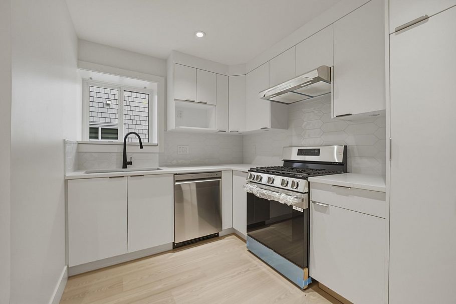 3118 W 42nd Avenue Vancouver, BC - 29