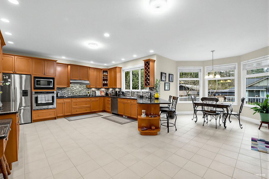 2244 Edgemont Boulevard North Vancouver, BC - 6