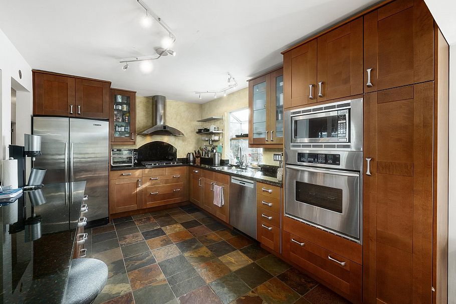 2041 Tompkins Crescent North Vancouver, BC - 1