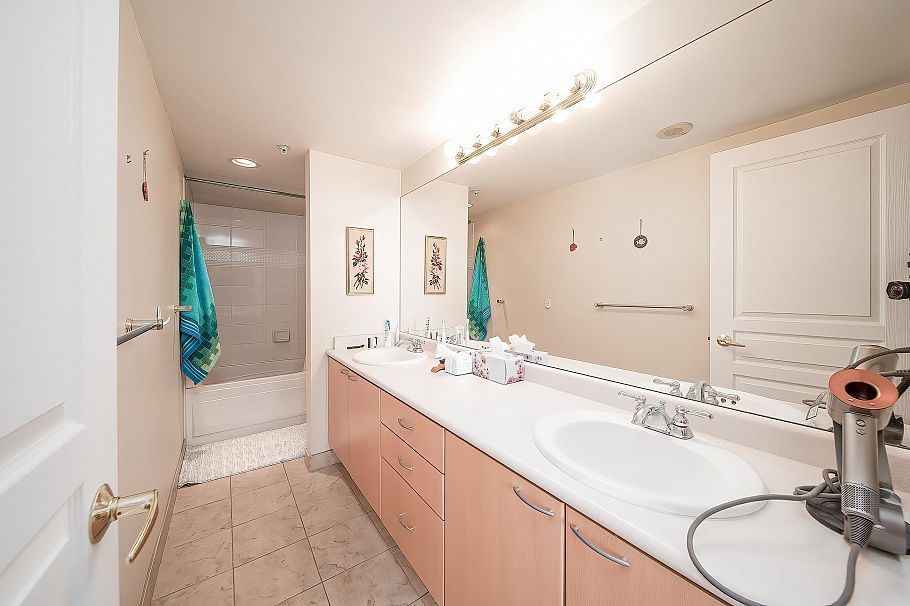 906 108 14th Street Vancouver, BC - 13