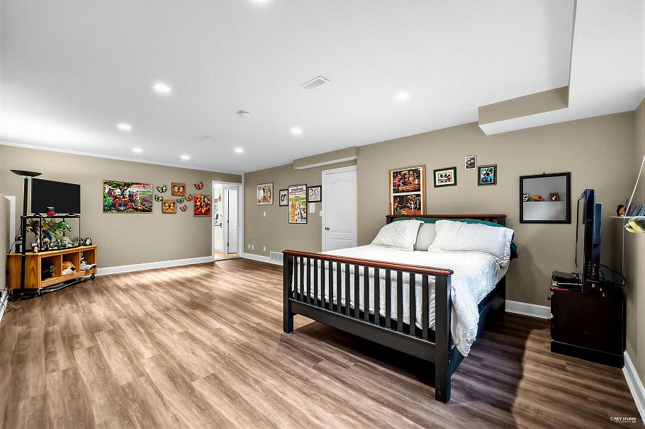 2244 Edgemont Boulevard North Vancouver, BC - 27