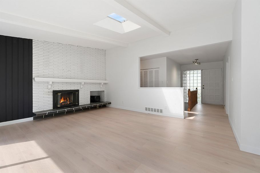 1177 E 15th Street North Vancouver, BC - 4