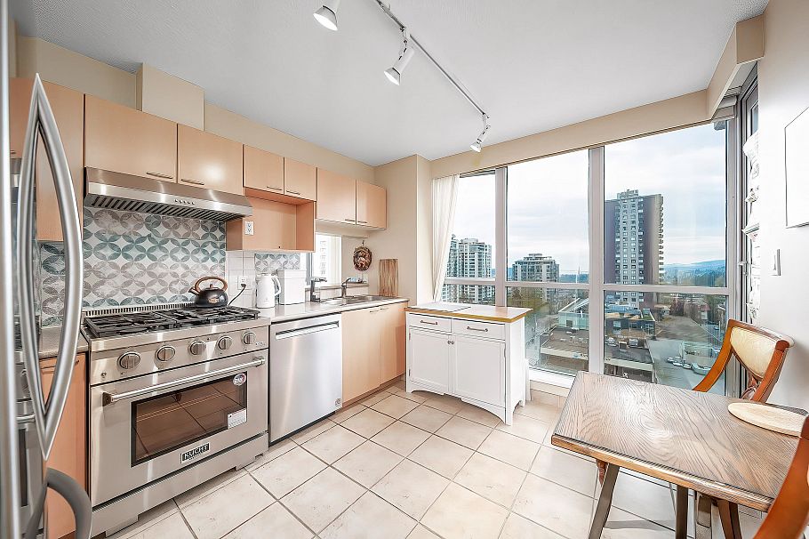 906 108 14th Street Vancouver, BC - 8