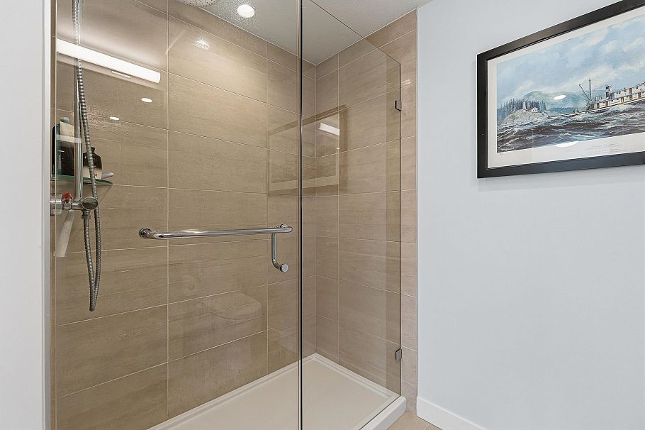 TH3 108 E 8th Street North Vancouver, BC - 17